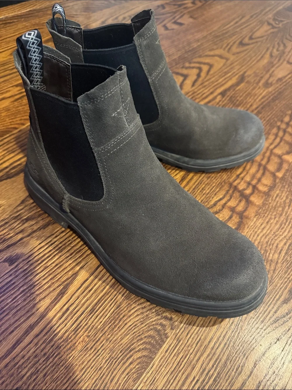 Biltmore Chelsea' from UGG.  Suede Ankle Boot. Dark gray. Elastic sides. Size 10